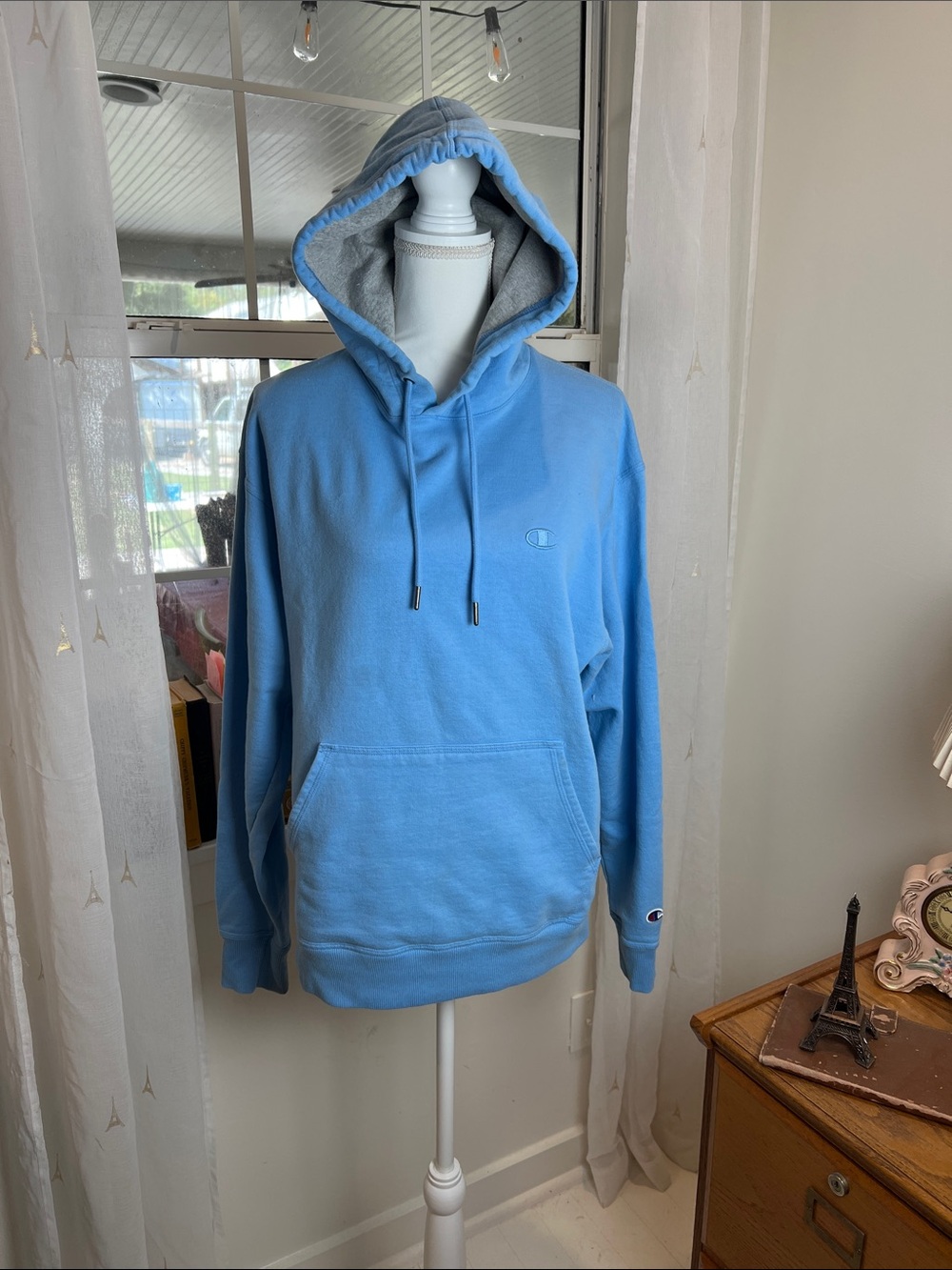 Champion Men’s Light Blue Hooded Sweatshirt size medium.